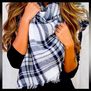 ModCloth Black White Loch and Key Glenn Plaid Blanket Scarf 55x56